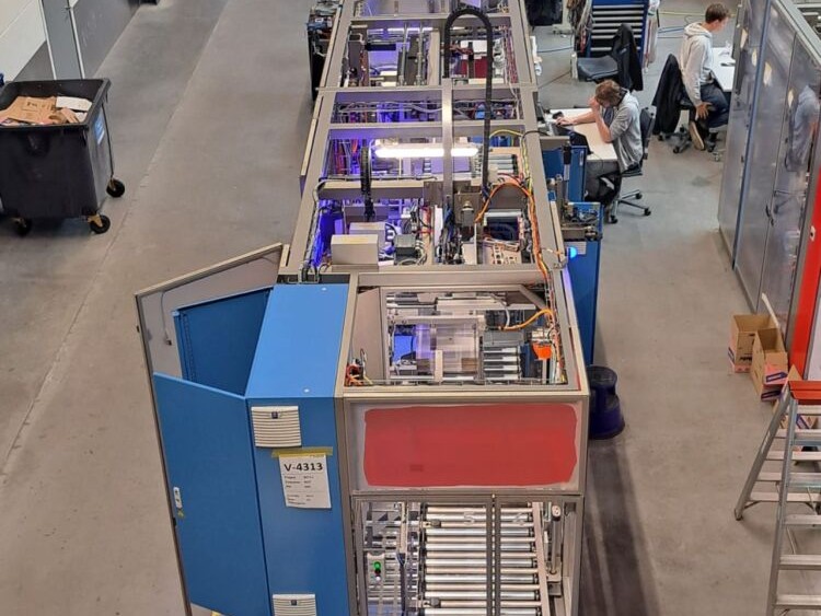 Nutradia à la pointe de l’automatisation avec un robot qui cartonne et encartonne !