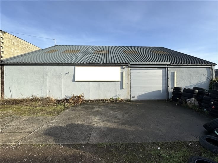 Locaux industriels à vendre – 300m2 – 225.000€ – Centre