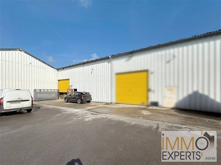 Entrepôt à louer – 1.200M2 – 4 500€/mois  (+ 425 €) – Seilles