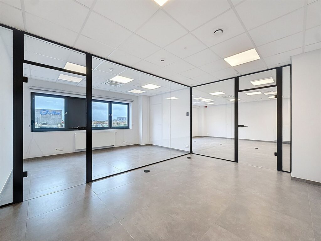 Bureaux à louer – Mécalys – 1600€/mois + 140€/mois de charges Bureaux à louer – Mécalys – 1600€/mois + 140€/mois de charges